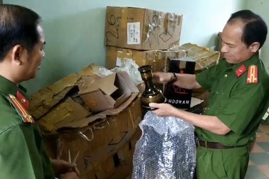 Phát hiện một căn nhà chứa hàng ngàn hộp shisha không rõ xuất xứ