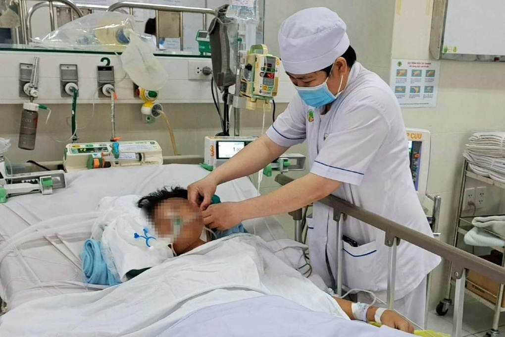 Thi lặn khi tắm hồ bơi, 2 bé trai ở TPHCM ngạt nước nguy kịch - 1 Thi lặn khi tắm hồ bơi, 2 bé trai ở TPHCM ngạt nước nguy kịch - 1