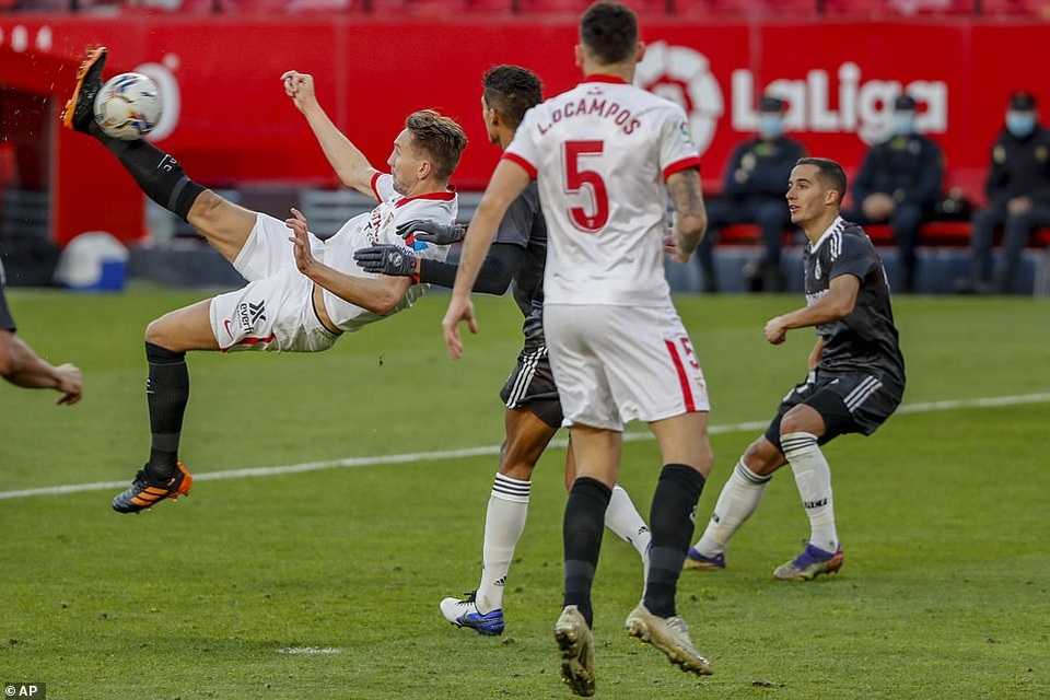 Real Madrid đánh bại Sevilla nhờ bàn phản lưới nhà - 10 Real Madrid đánh bại Sevilla nhờ bàn phản lưới nhà - 10