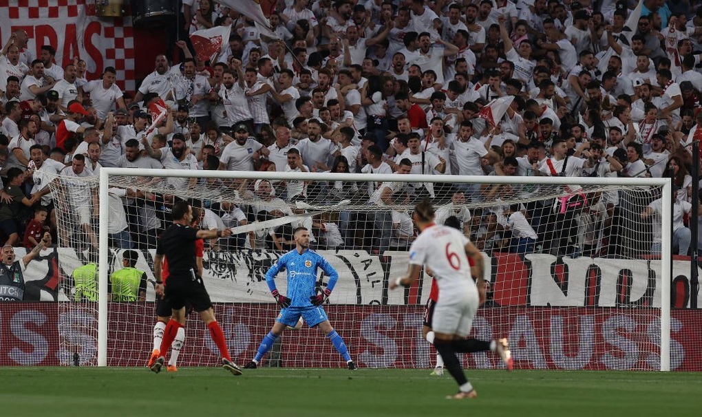 Maguire, De Gea mắc lỗi khiến Man Utd thua 0-3 trước Sevilla - 3 Maguire, De Gea mắc lỗi khiến Man Utd thua 0-3 trước Sevilla - 3