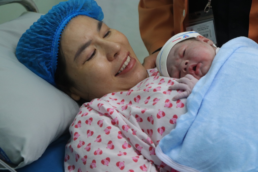 女性1人当たり1.39人の子供を産む、ホーチミン市は出生率を上げる解決策を模索 - 1 Mỗi phụ nữ có 1,39 con, TPHCM tìm giải pháp tăng mức sinh - 1