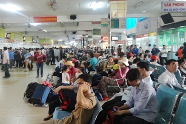 Phó Thủ tướng: Không để người dân nào không có tàu xe về Tết