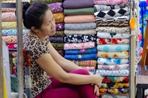 Tiểu thương chợ vải lớn nhất TPHCM "khóc thét" vì vừa bán hàng vừa đá bóng