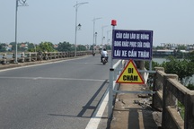 Cây cầu 60 năm ở Quảng Nam xuống cấp nặng, cả nghìn xe vẫn đi qua mỗi ngày