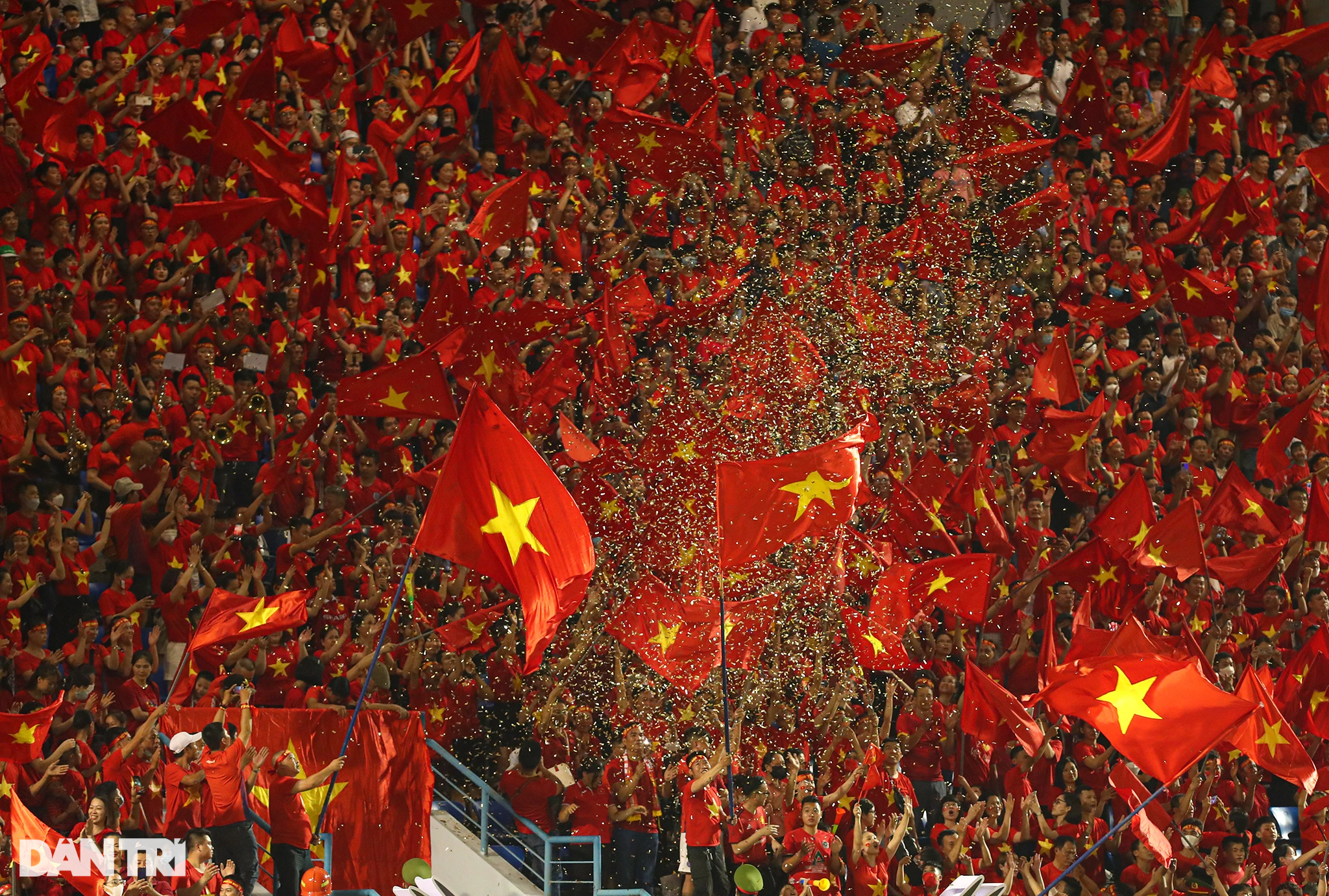 Khoảnh khắc ăn mừng bùng nổ của tuyển nữ Việt Nam sau khi vô địch SEA Games - 1 Khoảnh khắc ăn mừng bùng nổ của tuyển nữ Việt Nam sau khi vô địch SEA Games - 1