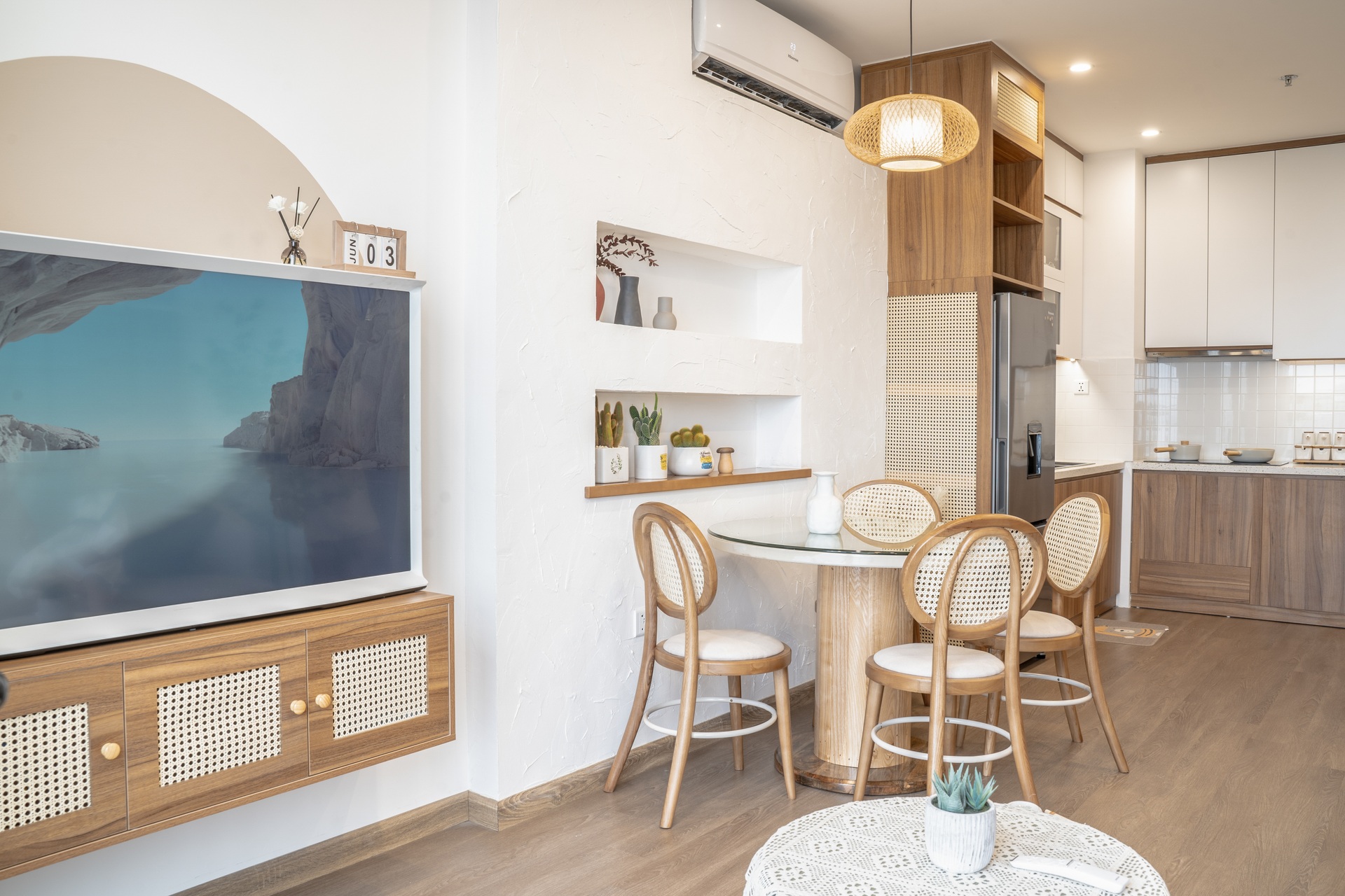 Ngắm căn hộ 54 m2 của cô nàng độc thân: Rộng bất ngờ nhờ mẹo làm nội thất - 2 Ngắm căn hộ 54 m2 của cô nàng độc thân: Rộng bất ngờ nhờ mẹo làm nội thất - 2