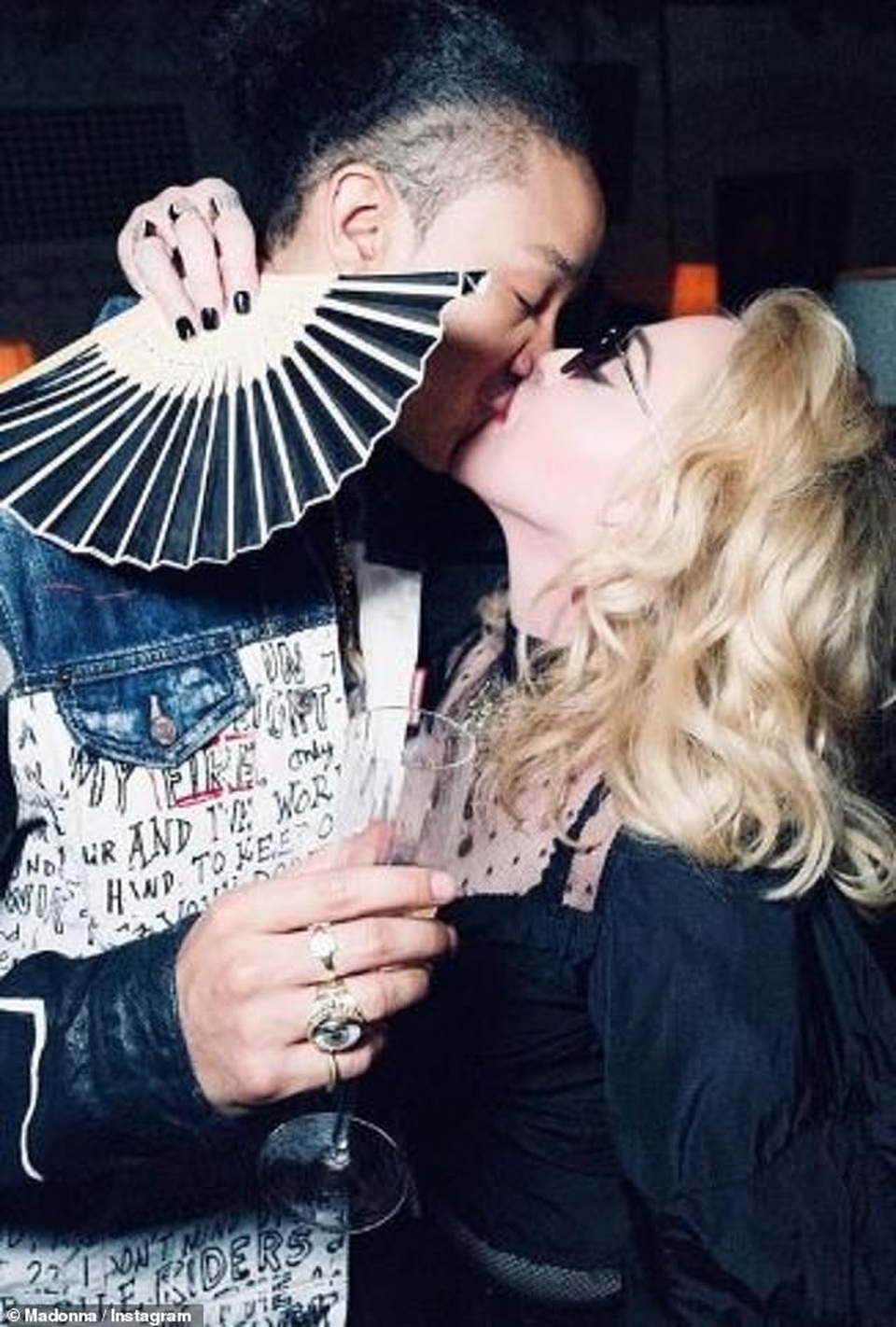 Madonna hết lời khen bồ kém 35 tuổi - 2 Madonna hết lời khen bồ kém 35 tuổi - 2