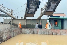 Triệt phá vụ khai thác cát trái phép trên sông Hồng, tạm giữ 6 đối tượng