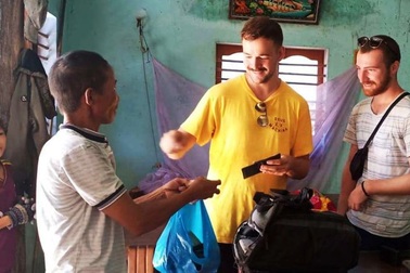 Những người dân nghèo "ghi điểm" trong lòng du khách quốc tế