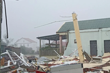 Tại sao trước khi bão đổ bộ thường xảy ra lốc xoáy nguy hiểm trên đất liền?