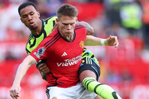 Man Utd tệ nhất sau 53 năm, Arsenal lập hàng loạt cột mốc "khủng"