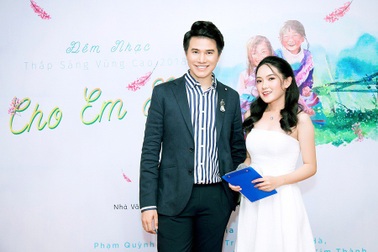 Vũ Mạnh Cường giúp trẻ em vùng cao