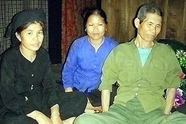 Kê thêm người nghèo để rút tiền nhà nước