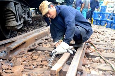 Vụ hai tàu hàng đâm nhau: Trưởng ga Núi Thành bị đình chỉ công tác