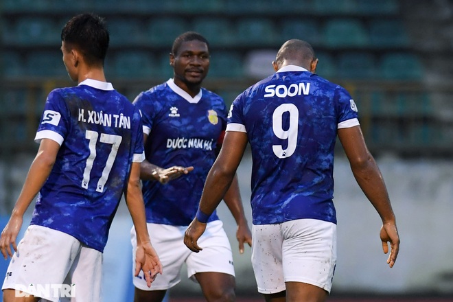 CLB Nam Định vượt thác ghềnh trụ hạng thành công V-League - 7 CLB Nam Định vượt thác ghềnh trụ hạng thành công V-League - 7