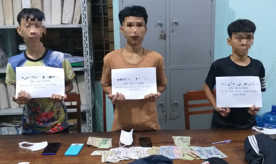 3 học sinh cướp tiền của người phụ nữ ghi số đề - 1 3 học sinh cướp tiền của người phụ nữ ghi số đề - 1
