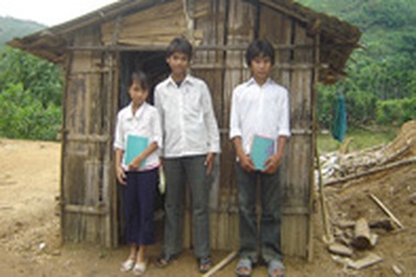 Sự học chênh vênh vì nghèo khó