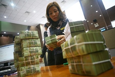 Lãi suất huy động VND đột ngột giảm mạnh