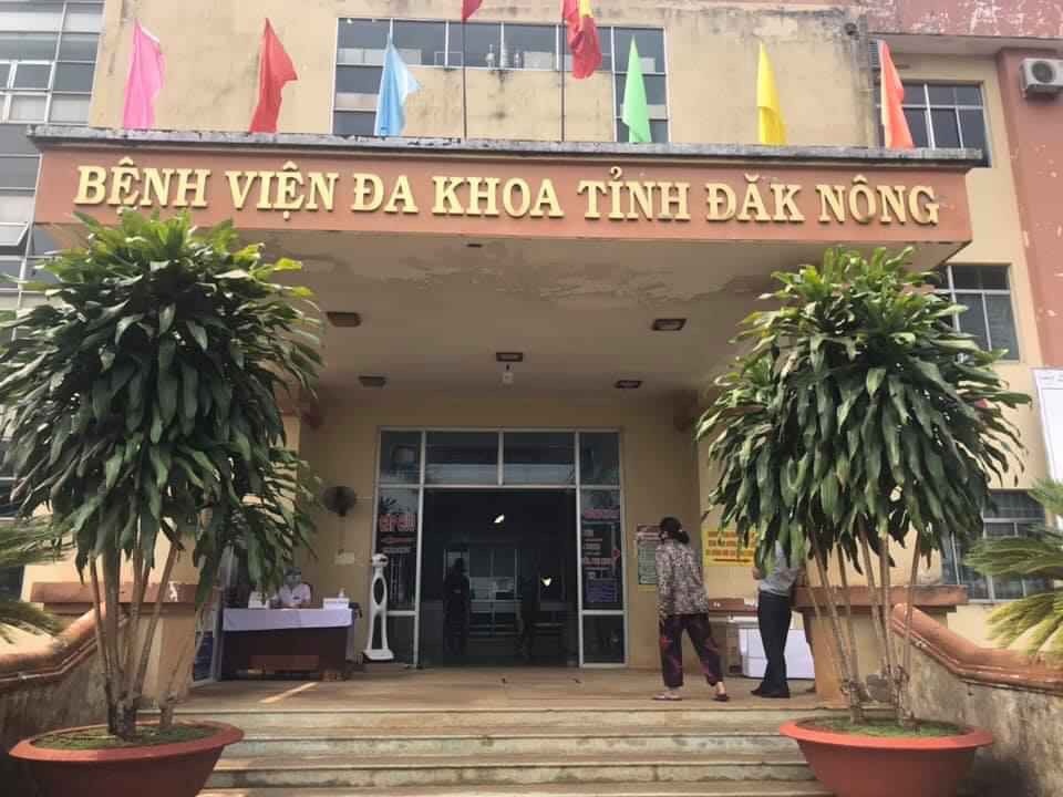 Bệnh viện đầu tiên ở Tây Nguyên dùng robot để kiểm tra thân nhiệt - 1 Bệnh viện đầu tiên ở Tây Nguyên dùng robot để kiểm tra thân nhiệt - 1