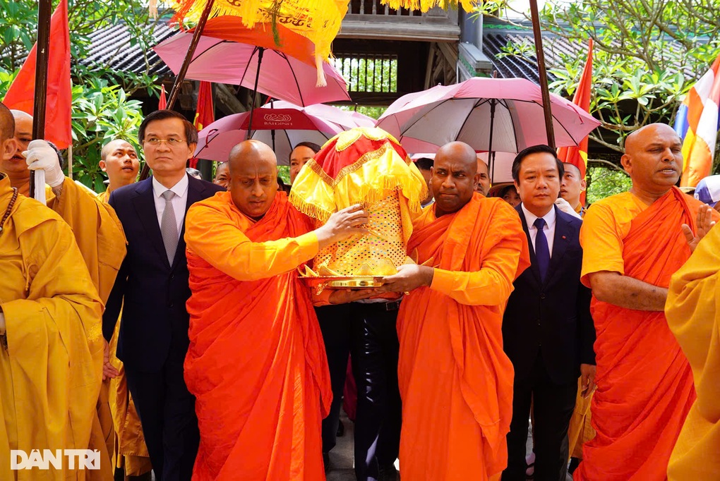Hàng nghìn phật tử cung rước xá lợi Đức Phật về chùa Bái Đính - 2
