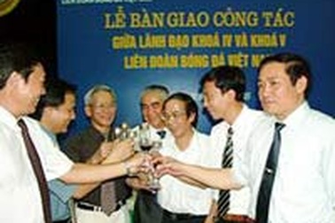 Lãnh đạo LĐBĐVN khoá V chính thức nhận bàn giao 