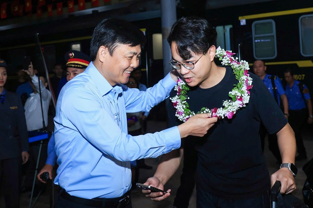 Tàu quốc tế Việt Nam - Trung Quốc tái khởi động sau 5 năm tạm dừng - 2 Tàu quốc tế Việt Nam - Trung Quốc tái khởi động sau 5 năm tạm dừng - 2