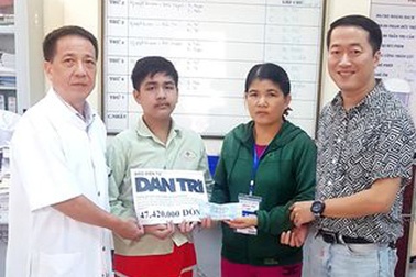 Bạn đọc Dân trí giúp người phụ nữ nghèo đan nón chữa bệnh cho con hơn 47 triệu đồng