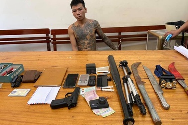 9X mang 3 tiền án, vừa ra tù tiếp tục tàng trữ súng và ma túy
