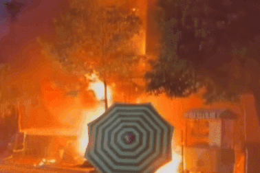 Tiệm ảnh cưới phát hỏa, nhiều bộ váy đắt tiền bị thiêu rụi