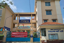 Đình chỉ dạy 15 ngày thầy giáo bị "tố" sàm sỡ nữ sinh, công an vào cuộc