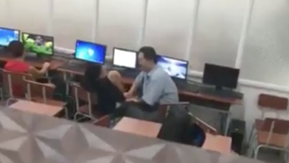 Vụ thầy giáo Tin học “sàm sỡ” nữ sinh lớp 7: Nhức nhối quấy rối tình dục học đường - 2 Vụ thầy giáo Tin học “sàm sỡ” nữ sinh lớp 7: Nhức nhối quấy rối tình dục học đường - 2