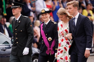 Công chúa thừa kế ngai vàng Bỉ thạo 5 ngôn ngữ, gu thời trang tinh tế - 6