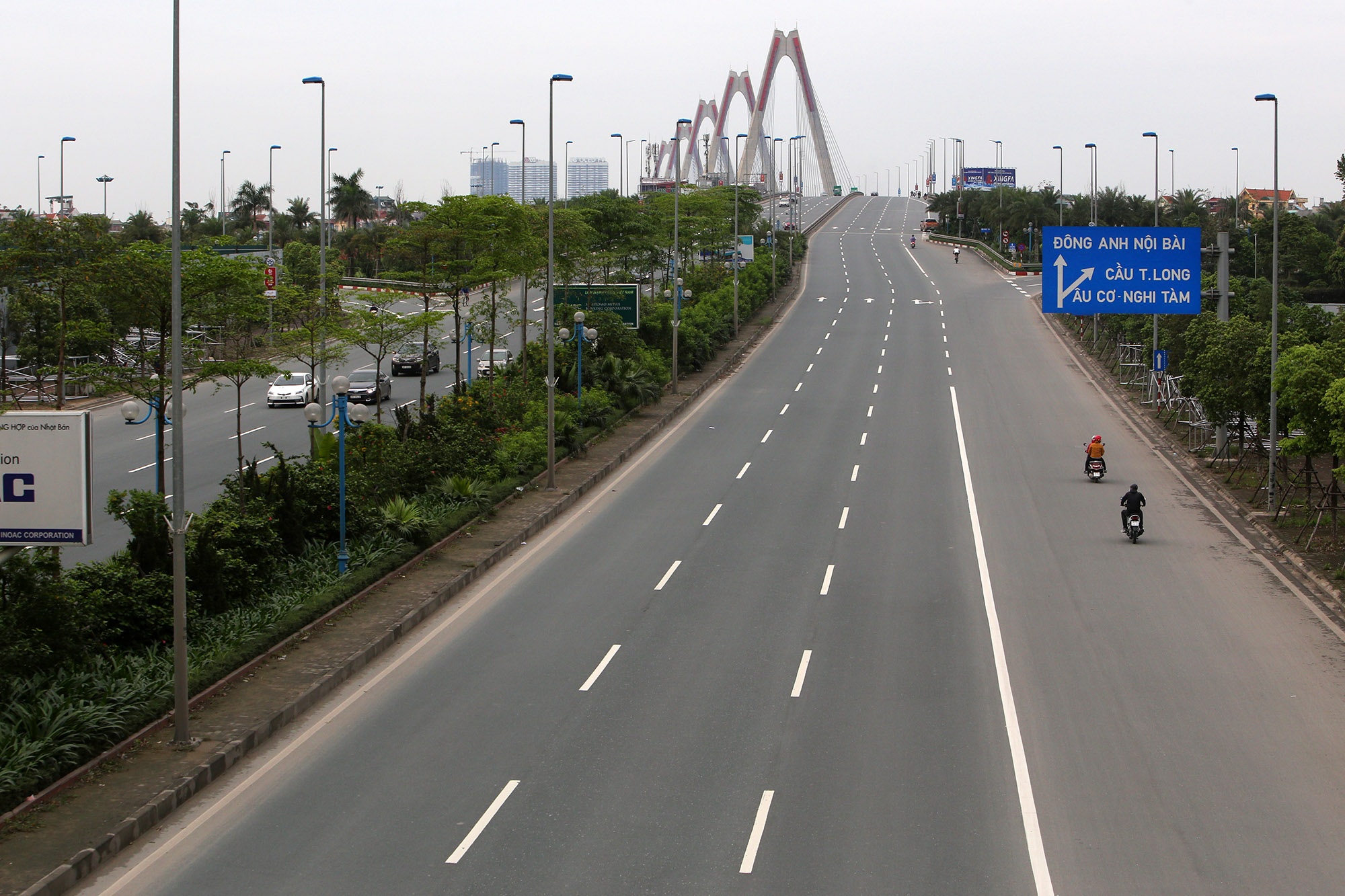 Những cây cầu ở Hà Nội vắng người chưa từng có - 6