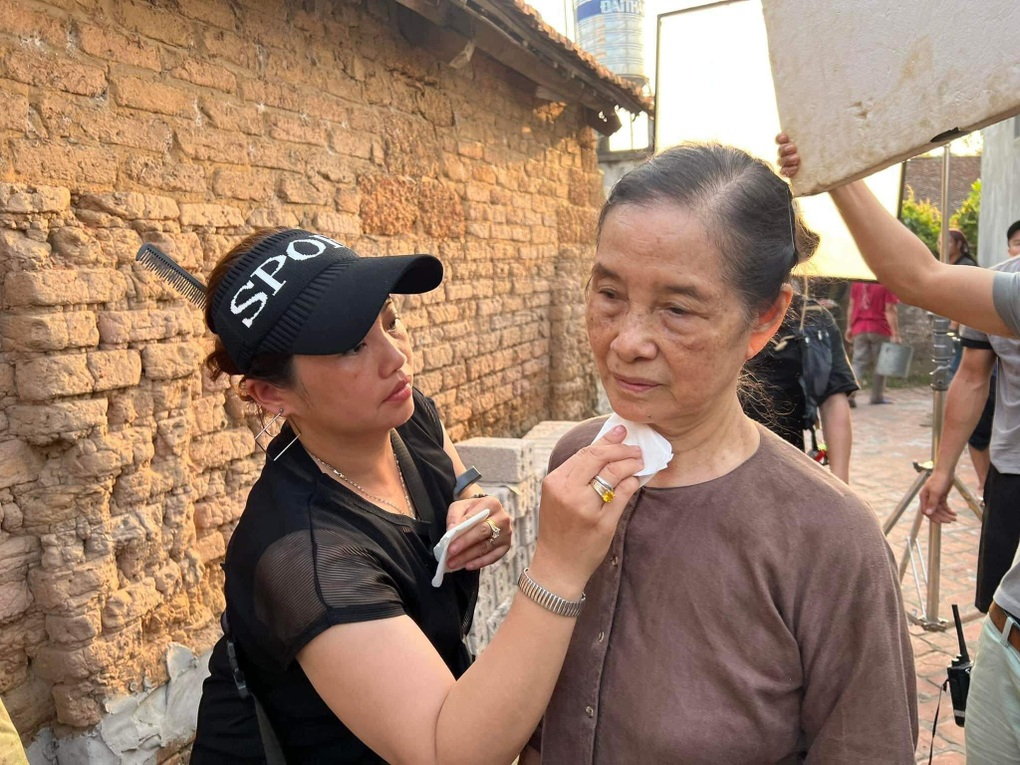 Tuổi xế chiều của người mẹ nông dân khắc khổ nhất màn ảnh Việt - 5 Tuổi xế chiều của người mẹ nông dân khắc khổ nhất màn ảnh Việt - 5