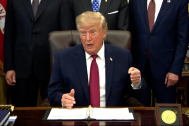 Tổng thống Trump nói về màn cứu máy bay Flydubai của một thợ sửa ống nước