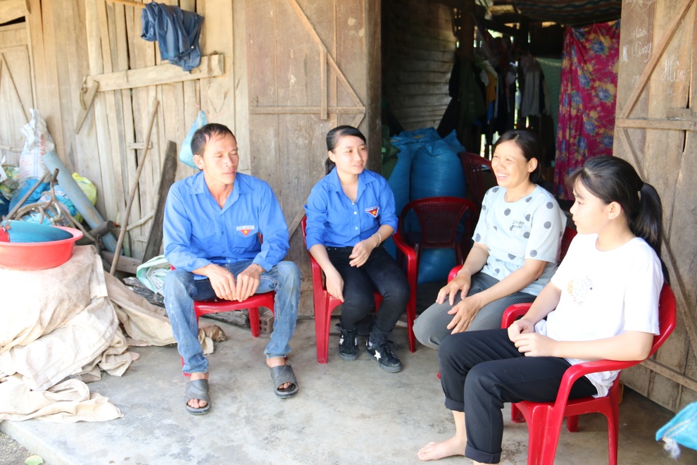 Rớt nước mắt cậu bé 5 tuổi khẩn cầu sự sống cho mẹ giữa đại ngàn Tây Nguyên - 8 Rớt nước mắt cậu bé 5 tuổi khẩn cầu sự sống cho mẹ giữa đại ngàn Tây Nguyên - 8