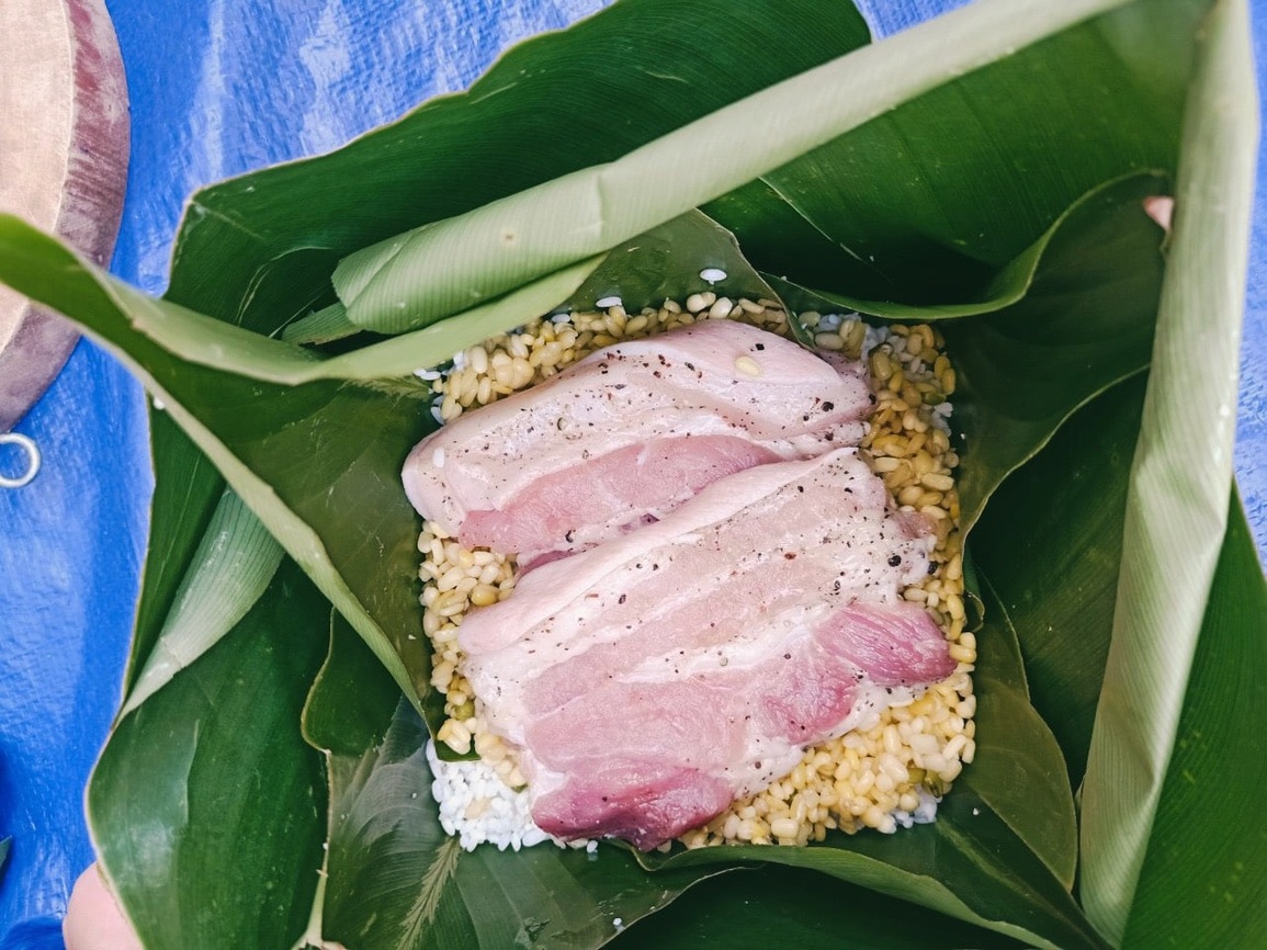 Dân chung cư quây quần gói bánh chưng, cắm trại luộc bánh xuyên đêm ở TPHCM - 2 Dân chung cư quây quần gói bánh chưng, cắm trại luộc bánh xuyên đêm ở TPHCM - 2
