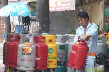 Nhìn gas mà điều hành giá xăng