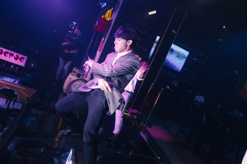 Erik cháy hết mình cùng hàng trăm khán giả - 5 Erik cháy hết mình cùng hàng trăm khán giả - 5