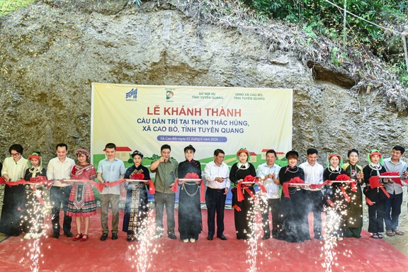 Khánh thành cầu Dân trí: Mở lối giao thương cho người dân vùng cao