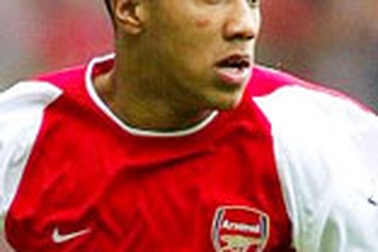 Vận hạn chấn thương tiếp tục đeo đuổi Arsenal