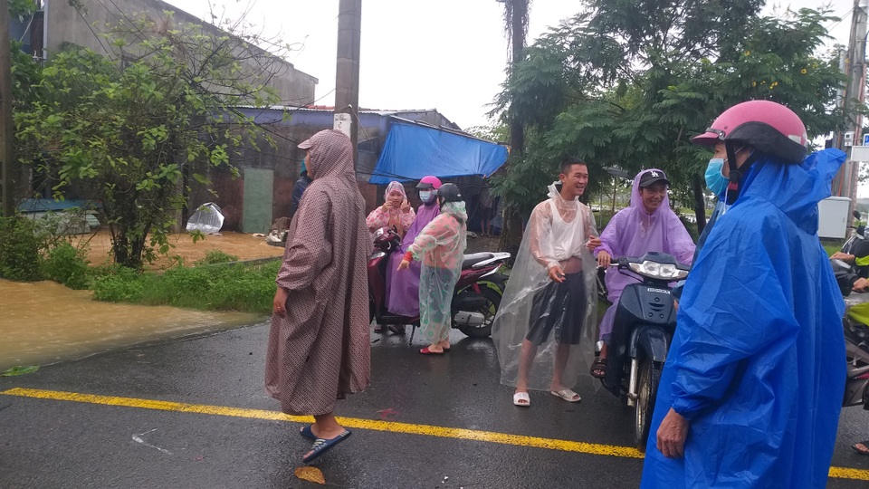 Đà Nẵng: Mưa xối xả, nhiều nơi ngập nặng - 2 Đà Nẵng: Mưa xối xả, nhiều nơi ngập nặng - 2