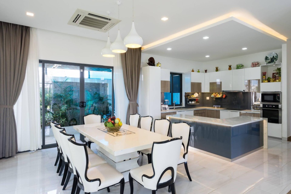 Biệt thự 350m2 với sân vườn tuyệt đẹp, gia chủ uống trà, ngắm hoa mỗi ngày - 10