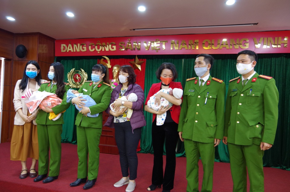 Hà Nội: Trẻ sơ sinh bị bán với giá 80 triệu đồng - 1 Hà Nội: Trẻ sơ sinh bị bán với giá 80 triệu đồng - 1
