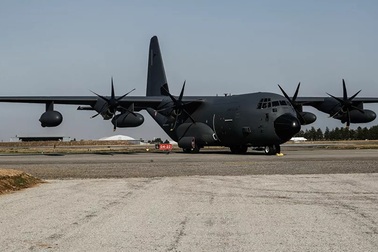 Nghi vấn 2 máy bay quân sự Mỹ xuất hiện ở Ukraine giữa lúc căng thẳng