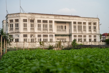 Loạt chợ tiền tỷ bỏ hoang, cây cối mọc thành "rừng" gây lãng phí tại Hà Nội