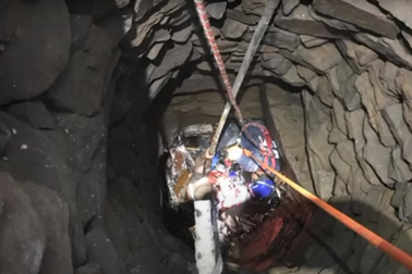 Phát hiện giếng ngầm sâu 9m dưới nền nhà