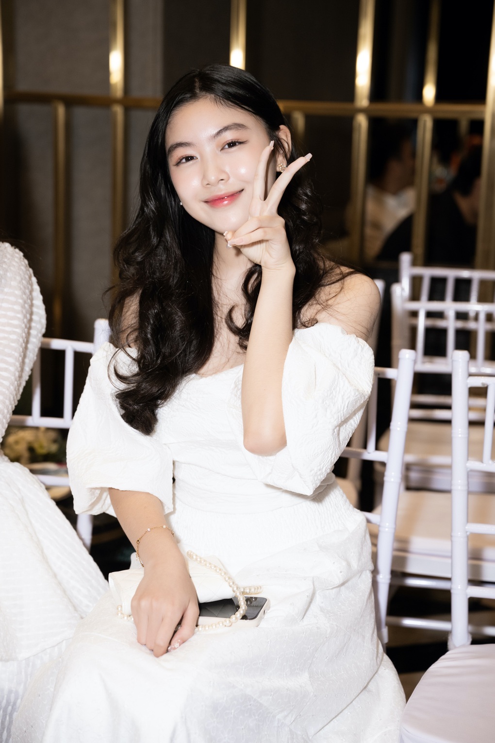 Hai con gái của Quyền Linh khoe nhan sắc đốn tim - 4 Hai con gái của Quyền Linh khoe nhan sắc đốn tim - 4