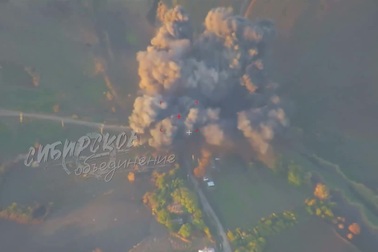 Siêu bom FAB-3000 Nga phá hủy một cây cầu của Ukraine ở Novopavlivka