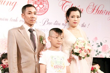 Xúc động đám cưới cổ tích của cô gái mắc bệnh tan máu